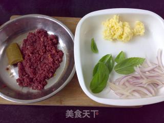 咖喱牛肉披萨的做法步骤：1