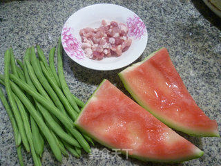 五花肉梅豆炒西瓜皮的做法步骤：1