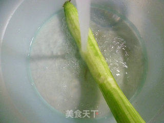 丝瓜炒毛豆的做法步骤：3