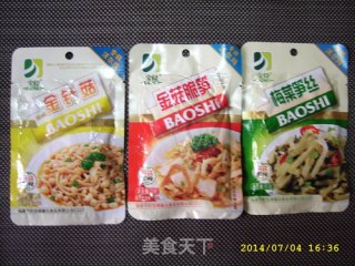 梅菜笋丝鸡蛋煎饼和金针菇笋丝鸡蛋煎饼的做法步骤：1