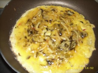 梅菜笋丝鸡蛋煎饼和金针菇笋丝鸡蛋煎饼的做法步骤：8