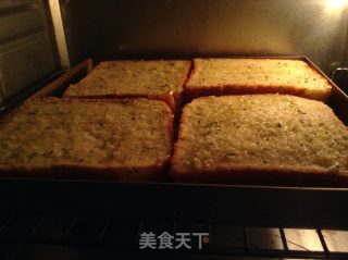 蒜蓉面包的做法步骤：1