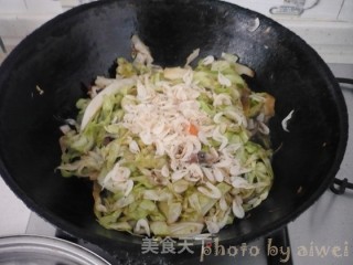 虾皮粉丝炒包菜的做法步骤：9