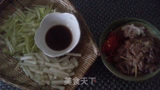 韭黄肉丝的做法步骤：1