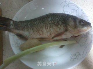 清蒸鲫鱼的做法步骤：1
