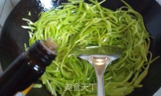 凉瓜丝炒肉丝的做法步骤：8