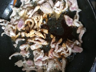 青辣椒红萝卜丝配猪肉丝的做法步骤：7