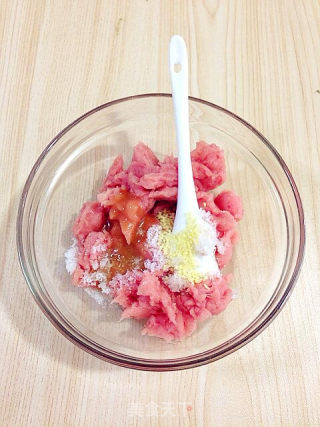 夏日餐桌肉末丝瓜蛋花汤的做法步骤：3