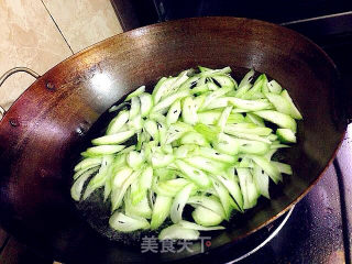 夏日餐桌肉末丝瓜蛋花汤的做法步骤：5