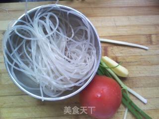 酸汤粉丝的做法步骤：1