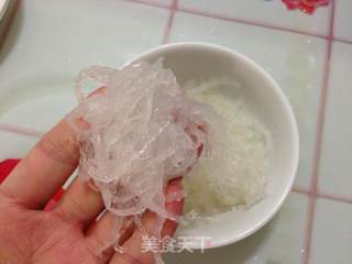 莲子芡实炖阿胶燕窝的做法步骤：2