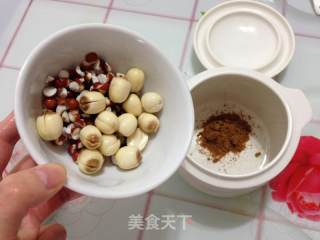 莲子芡实炖阿胶燕窝的做法步骤：4