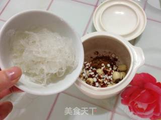 莲子芡实炖阿胶燕窝的做法步骤：5