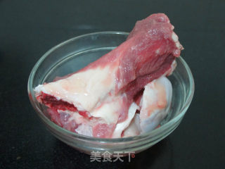 蚕豆胡萝卜筒骨汤的做法步骤：1