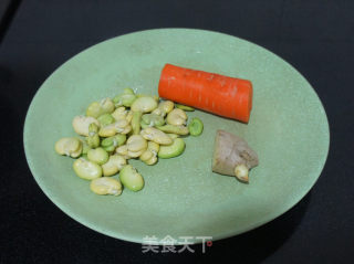 蚕豆胡萝卜筒骨汤的做法步骤：2