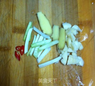 葱香鸡肉的做法步骤：2