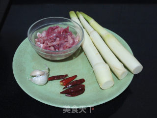 茭白炒肉片的做法步骤：1