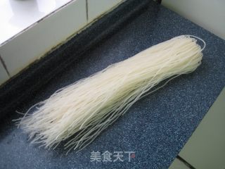 秘制凉拌米粉的做法步骤：1