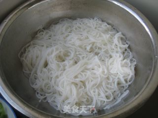 秘制凉拌米粉的做法步骤：4