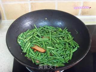 腊肉炒豇豆的做法步骤：3