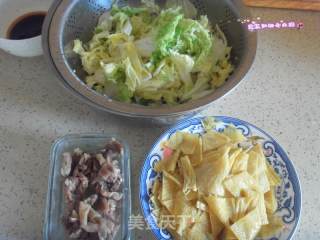 白菜豆皮炖牛肉的做法步骤：1