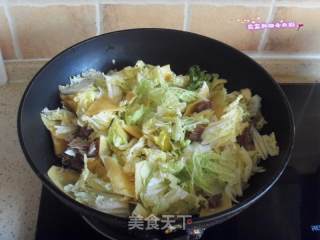 白菜豆皮炖牛肉的做法步骤：3