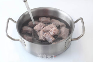 蜜汁小排的做法步骤：1