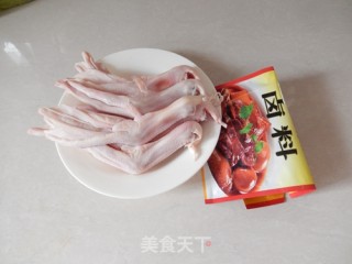 香卤鸭掌的做法步骤：1