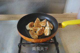 蒜香煎饺的做法步骤：3