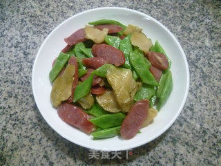 脆皮肠榨菜炒油豆角的做法步骤：12
