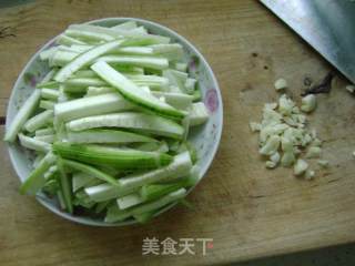 蒜茸丝瓜丝的做法步骤：1