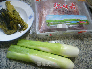 酸菜茭白炒肥牛片的做法步骤：1