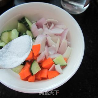 洋葱拌黄瓜的做法步骤：3