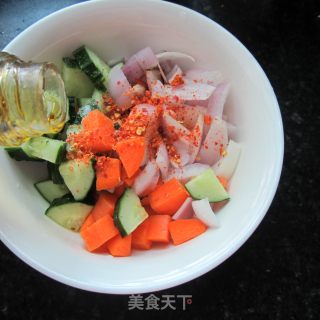 洋葱拌黄瓜的做法步骤：6