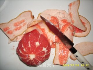 牛奶蜜桃西柚龟苓膏甜品的做法步骤：5
