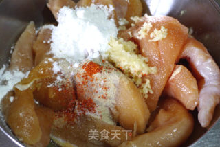 蒜香炸鸡的做法步骤：1