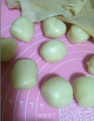 冰皮月饼的做法步骤：1