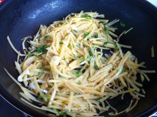 土豆丝玉米馍的做法步骤：12