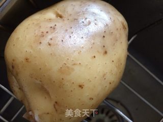 青辣椒煮排骨土豆的做法步骤：1