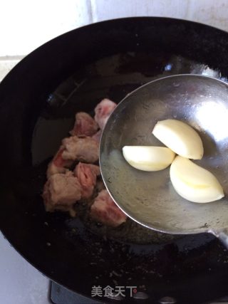 青辣椒煮排骨土豆的做法步骤：7
