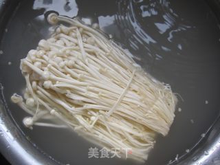 凉拌金针菇的做法步骤：1