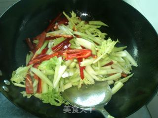 芹菜炒肉丝的做法步骤：4