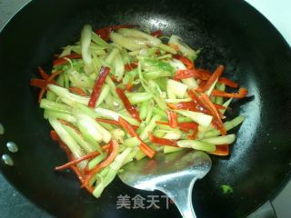 芹菜炒肉丝的做法步骤：5