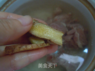 夏季营养汤汁---玉米南瓜排骨汤的做法步骤：4