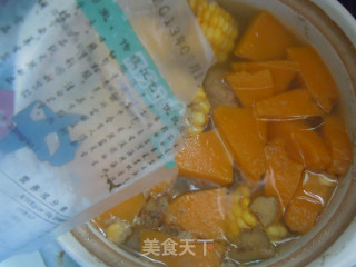 夏季营养汤汁---玉米南瓜排骨汤的做法步骤：6