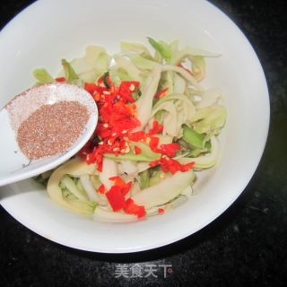 椒盐榨菜丝的做法步骤：3