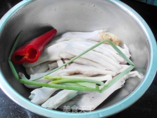 蚝油鸭掌的做法步骤：1