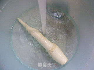 酸菜茭白炒鸡蛋的做法步骤：2