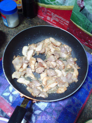 茄片炒肉的做法步骤：3