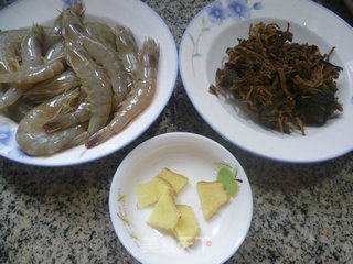 梅干菜炒鲜虾的做法步骤：1